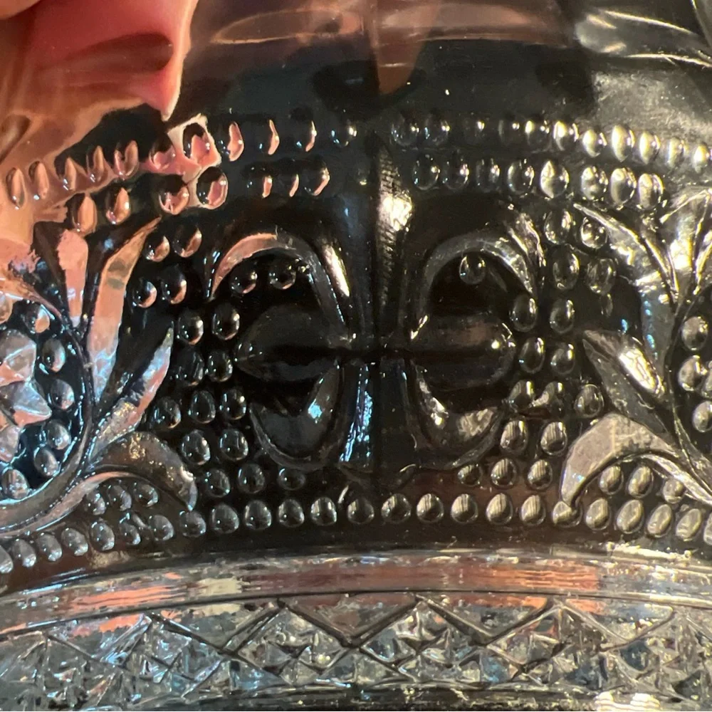 Beautiful Design Vintage Glass Serving Bowl with Scalloped Edge  7 3/4
